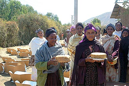 Workshop participants successfully solar-bake bread in Ethiopia